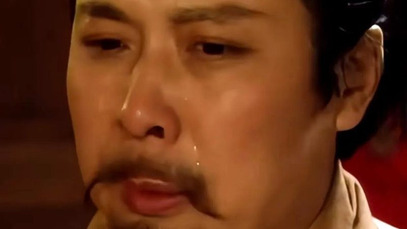 步入式衣帽间衣柜布局的奥秘：如何打造完美空间
